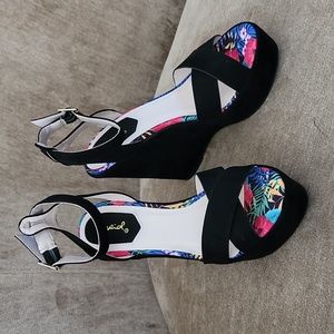 Qupid Katherine Wedge Sandals